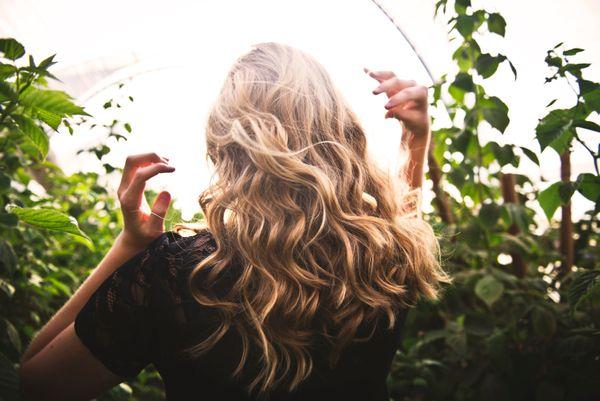 aliments a eviter pour avoir de beaux cheveux